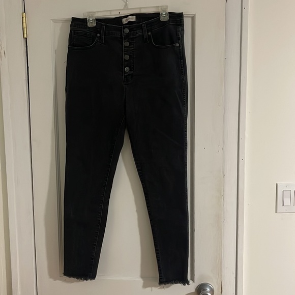 10" High-Rise Skinny Jeans in Washed Black: Button-Front Edition Size 32 - Picture 2 of 3